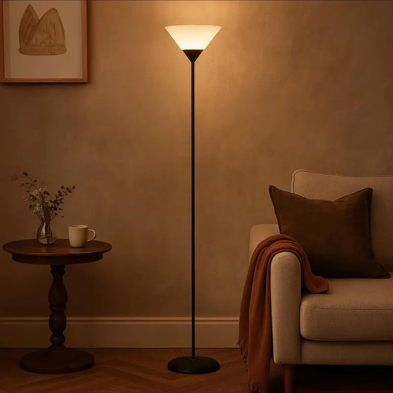 Minimalistische Stehlampe im modernen Design – Warmes Licht für Wohnzimmer & Schlafzimmer