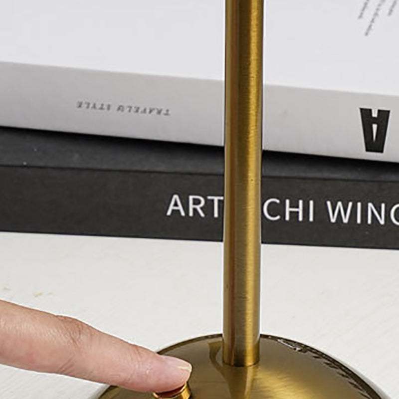 Skandinavische Messing-Plissierte Stoff-Kegel-Tischlampe | Eleganter Nordic-Look | LED-1-Flammig