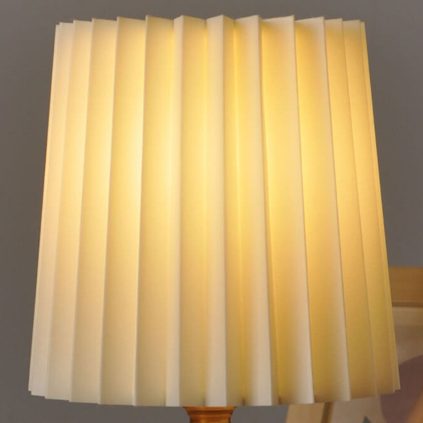 Vintage Korean Falten-Stoff Zylinder-LED-Tischlampe | Retro-Minimalistisches Design | 1-flammig