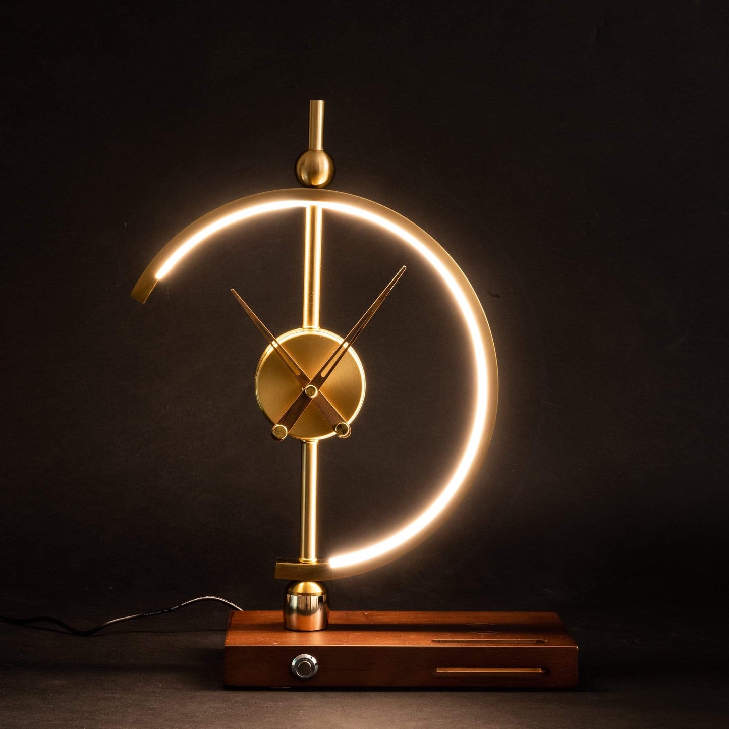 Tischlampe mit Uhr | Modernes Design | LED Beleuchtung | Integrierte Ladefunktion