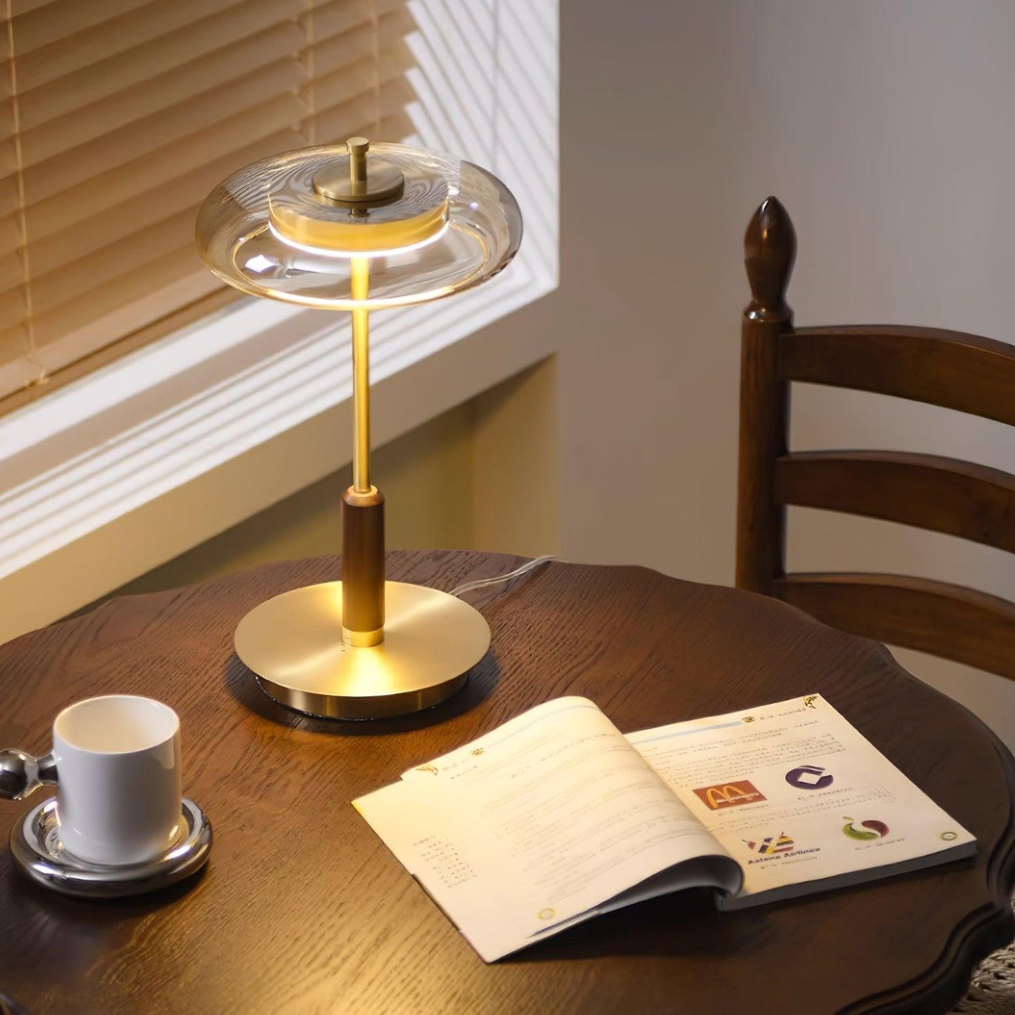 Tischlampe Glas & Metall | Integrierte LED | Warmweiß 3000K | Modernes Design