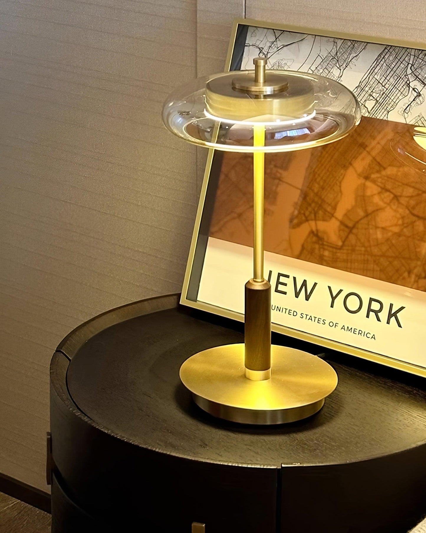 Tischlampe Glas & Metall | Integrierte LED | Warmweiß 3000K | Modernes Design