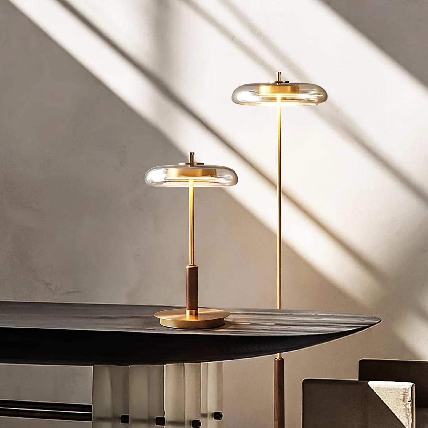 Tischlampe Glas & Metall | Integrierte LED | Warmweiß 3000K | Modernes Design
