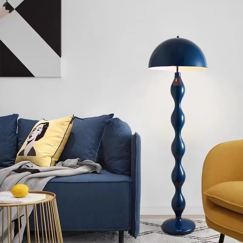 Stehleuchte | Moderner skandinavischer Stil | Metall | LED Akzentbeleuchtung