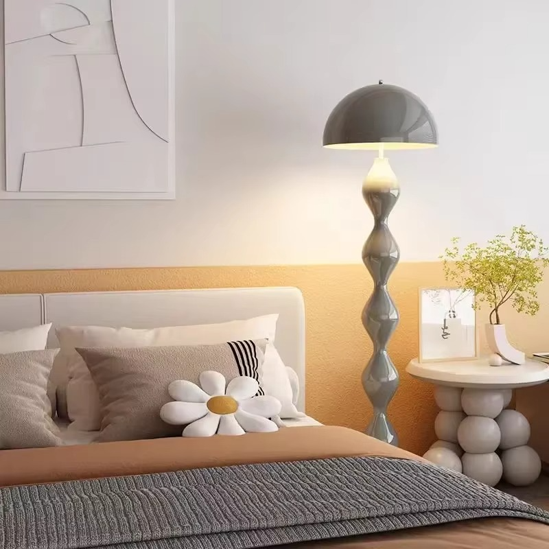 Stehleuchte | Moderner skandinavischer Stil | Metall | LED Akzentbeleuchtung