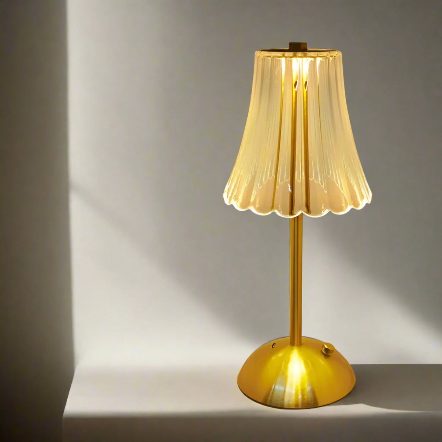 LED-Tischlampe Gold | Wiederaufladbar | Modern | Indoor