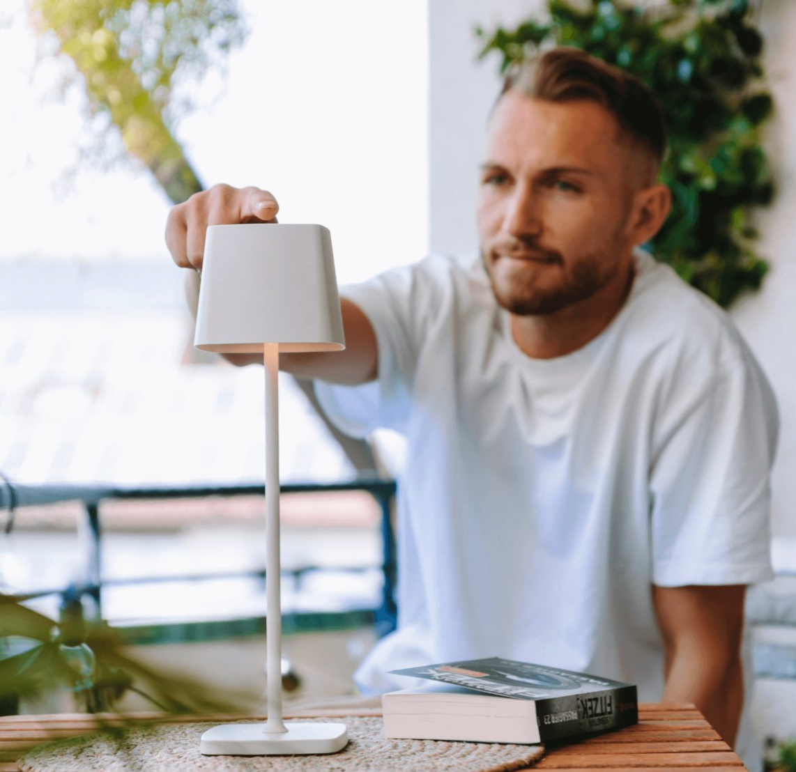 Kabellose LED-Tischlampe | Tragbar & Dimmbar | Modernes Lichtdesign