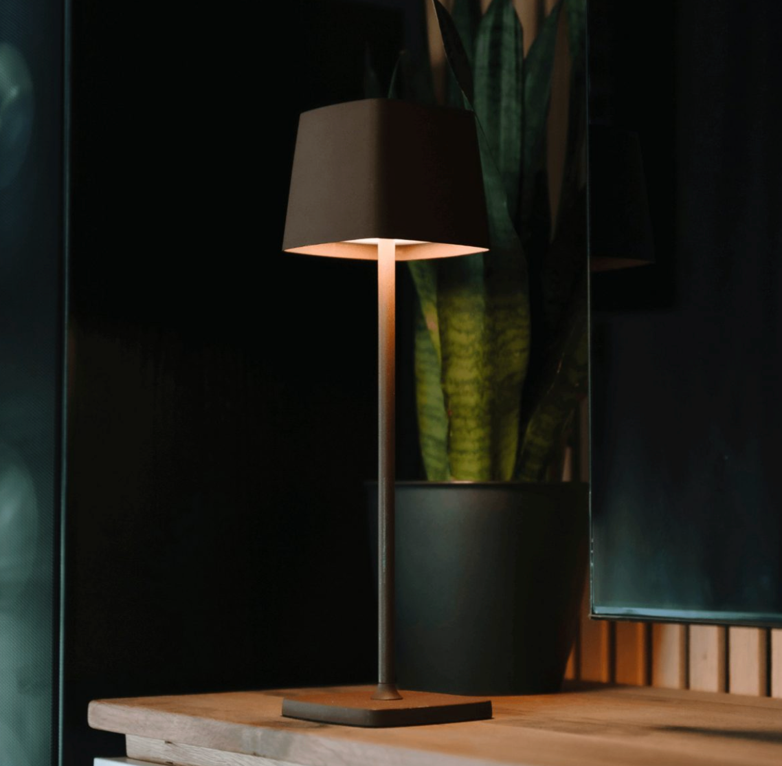 Kabellose LED-Tischlampe | Tragbar & Dimmbar | Modernes Lichtdesign