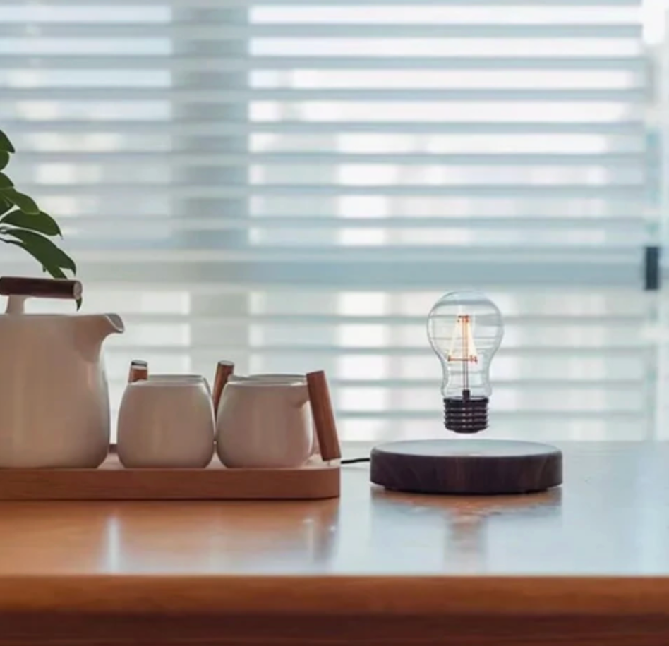 LED-Leuchte mit Levitations-Effekt | Schwebe-Glühbirne | Modern & Magisch