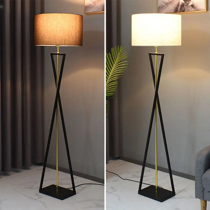 Stehlampe | Schwarz & Gold | Dimmbar | Modernes Lichtdesign
