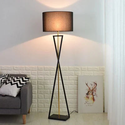 Stehlampe | Schwarz & Gold | Dimmbar | Modernes Lichtdesign