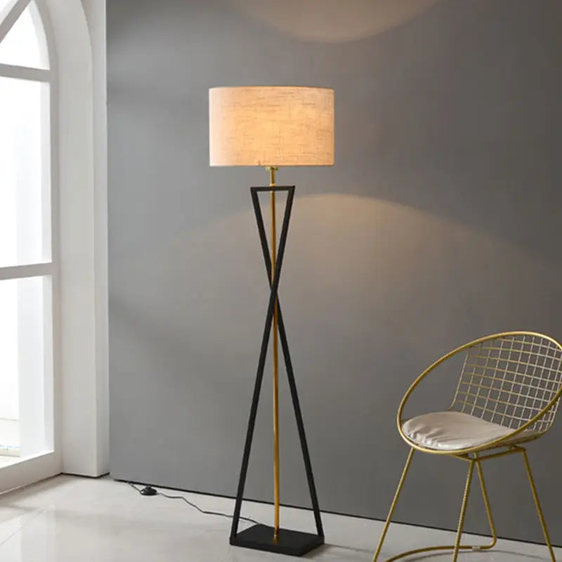 Stehlampe | Schwarz & Gold | Dimmbar | Modernes Lichtdesign