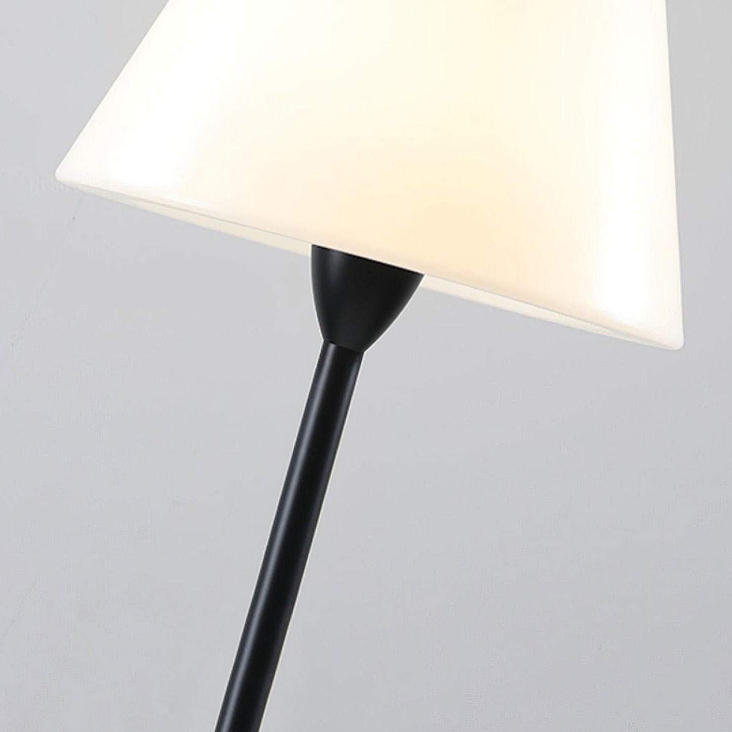 Stehlampe Metall & Acryl | Modernes Design | E26/E27 LED | Schwarz oder Weiß