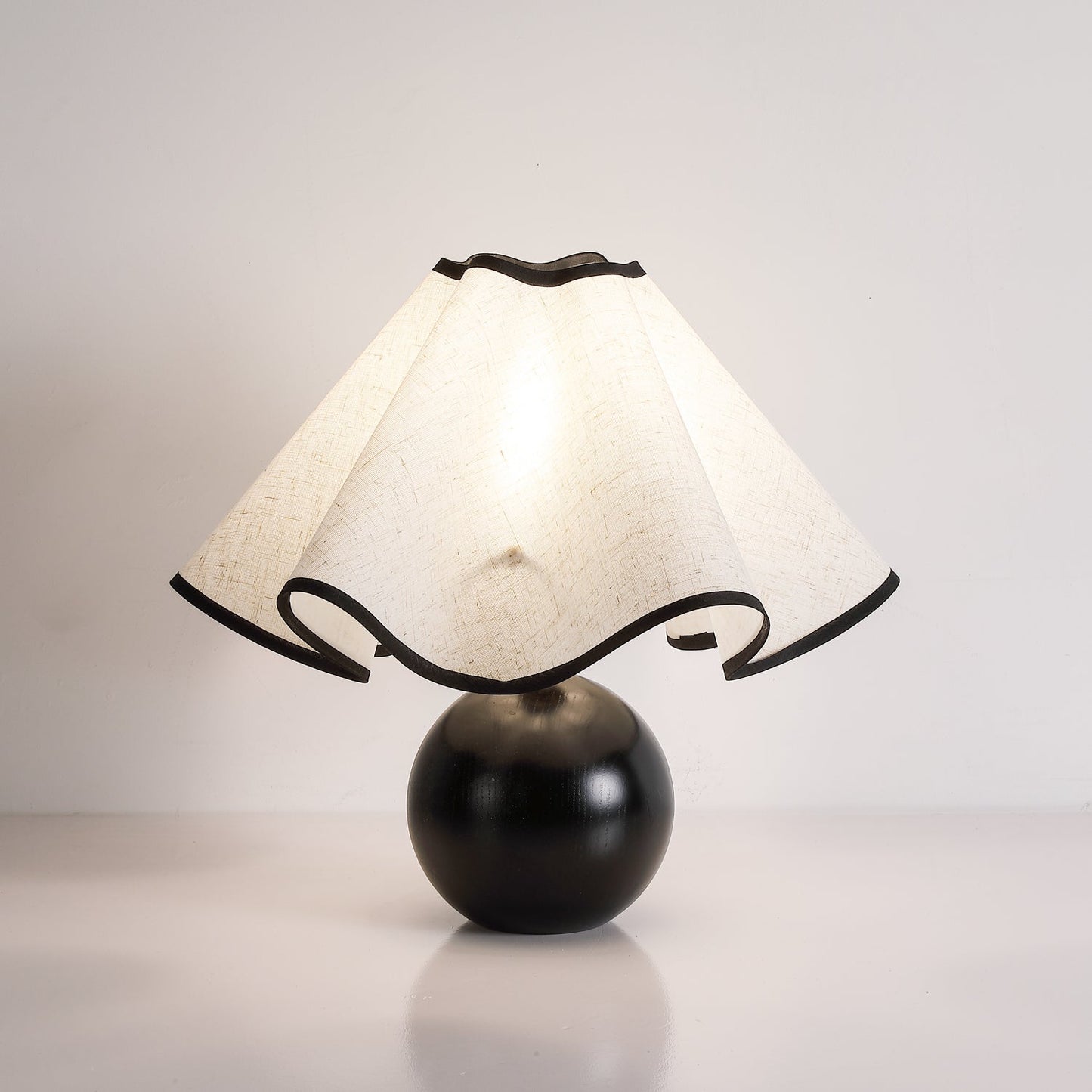 Tischlampe Stoff Wellenform | Holz | E27 | Warmes Licht