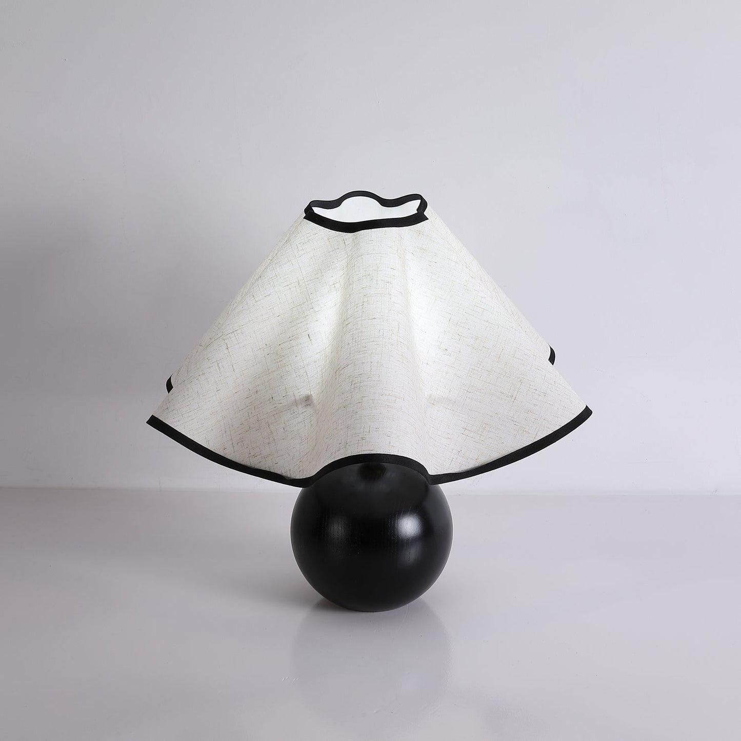 Tischlampe Stoff Wellenform | Holz | E27 | Warmes Licht