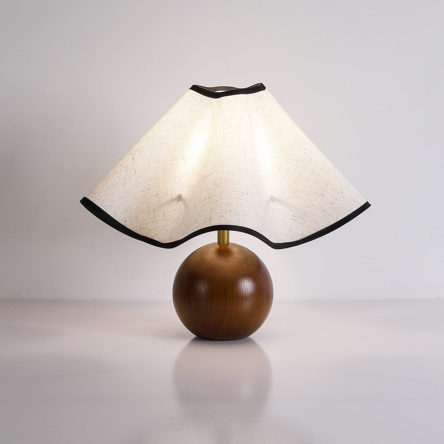 Tischlampe Stoff Wellenform | Holz | E27 | Warmes Licht