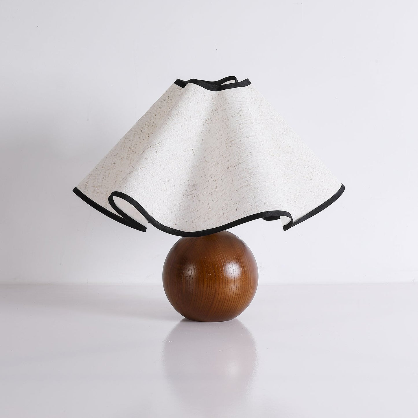 Tischlampe Stoff Wellenform | Holz | E27 | Warmes Licht