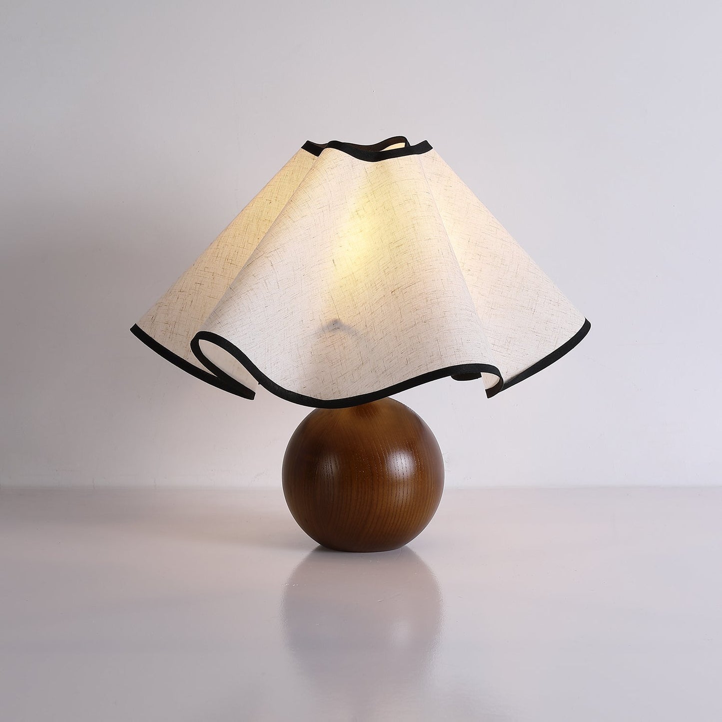 Tischlampe Stoff Wellenform | Holz | E27 | Warmes Licht