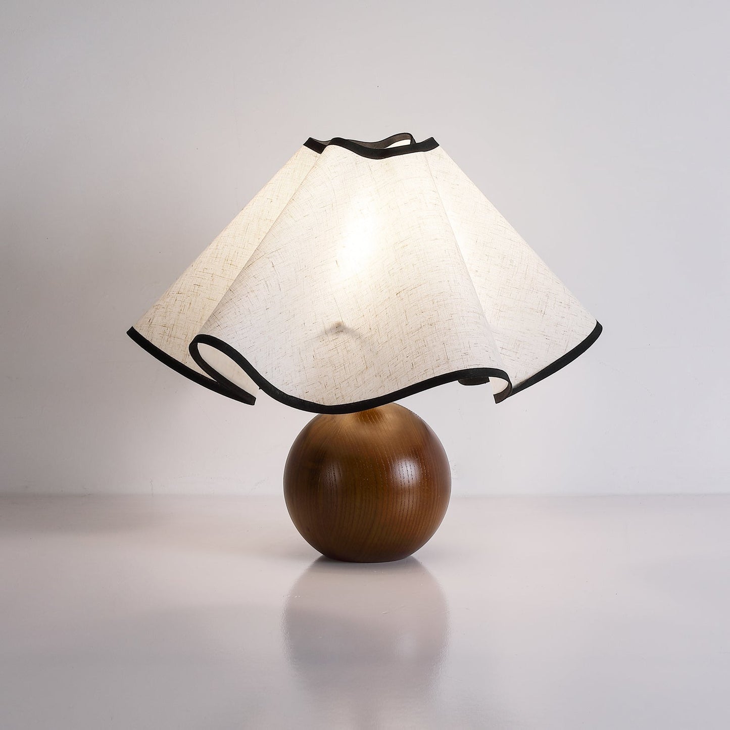 Tischlampe Stoff Wellenform | Holz | E27 | Warmes Licht