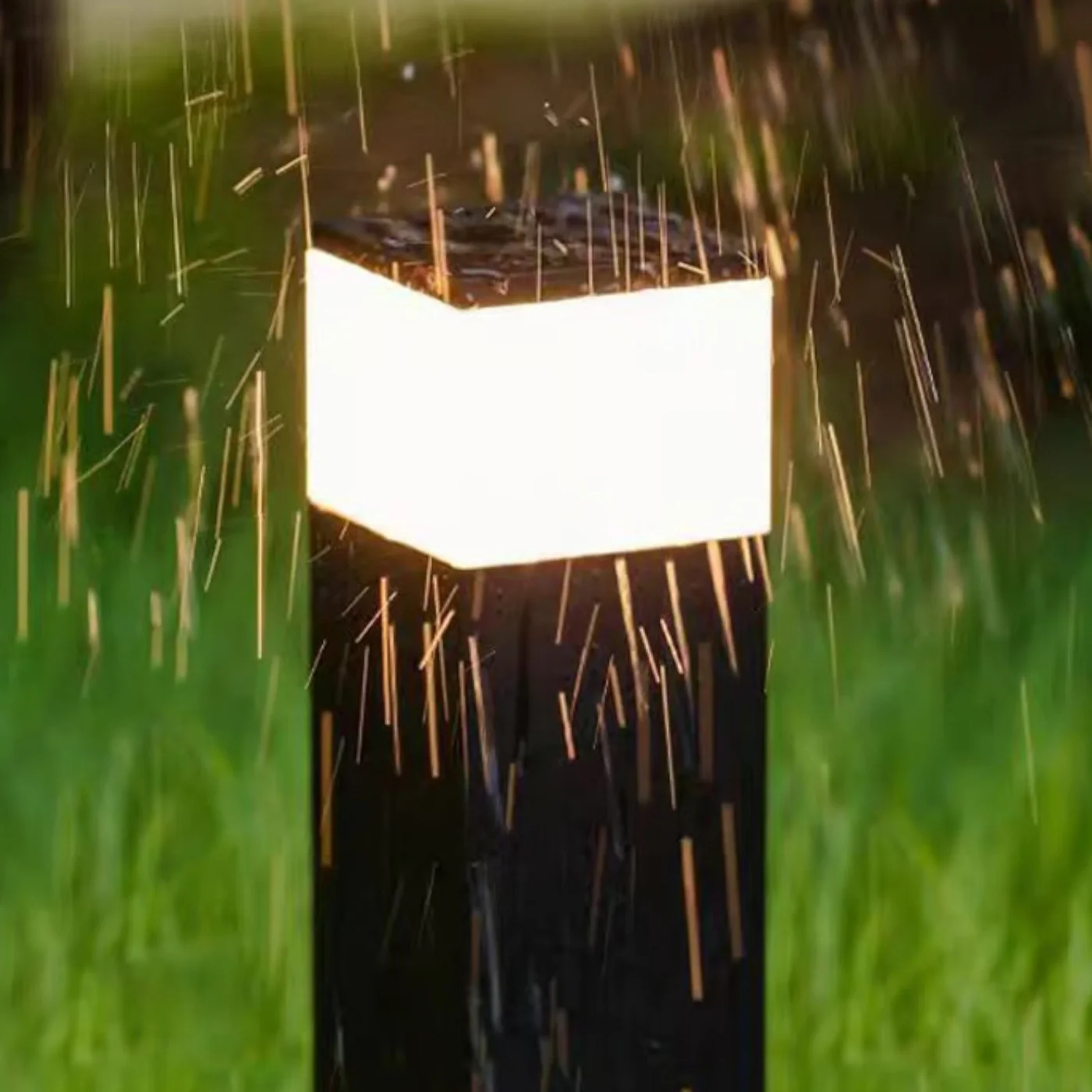 Solar-Pollerleuchte Rechteckig | LED Warmweiß | IP65 | Garten & Wege