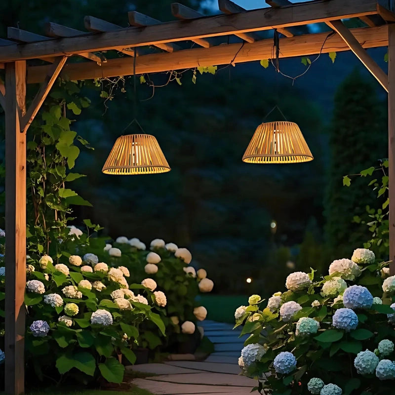 Solar-Hängelaterne Rattanoptik | LED Warmweiß | USB & Solar | IP44