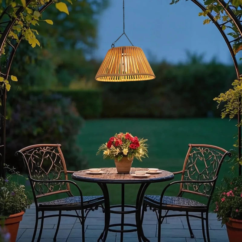Solar-Hängelaterne Rattanoptik | LED Warmweiß | USB & Solar | IP44