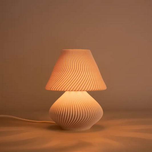 Moderne Designer-Tischlampe – Skulpturales Wellen-Design & warmes Licht