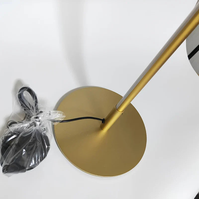 Golden Stehleuchte mit dimmbarer LED | Modern & Elegantes Design