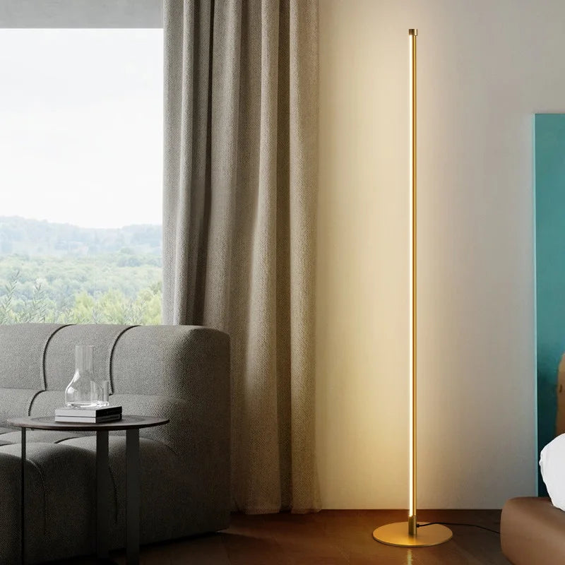 Golden Stehleuchte mit dimmbarer LED | Modern & Elegantes Design