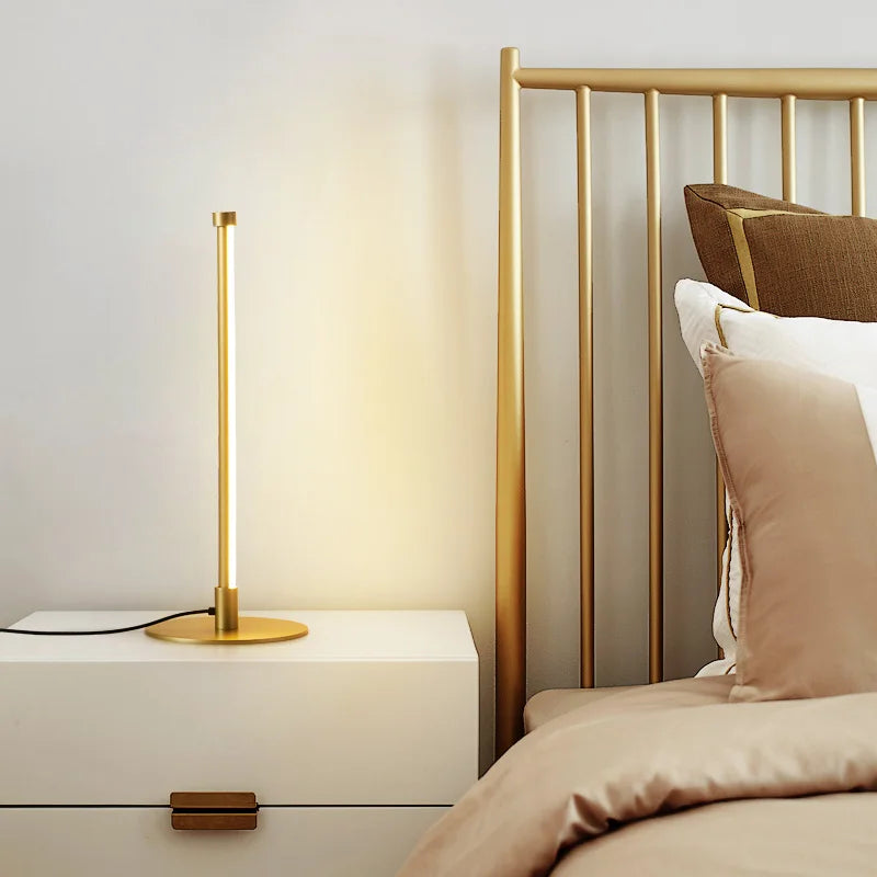 Golden Stehleuchte mit dimmbarer LED | Modern & Elegantes Design