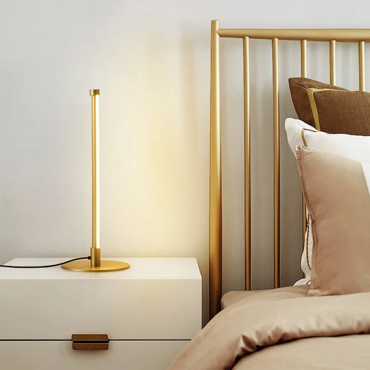 Golden Stehleuchte mit dimmbarer LED | Modern & Elegantes Design